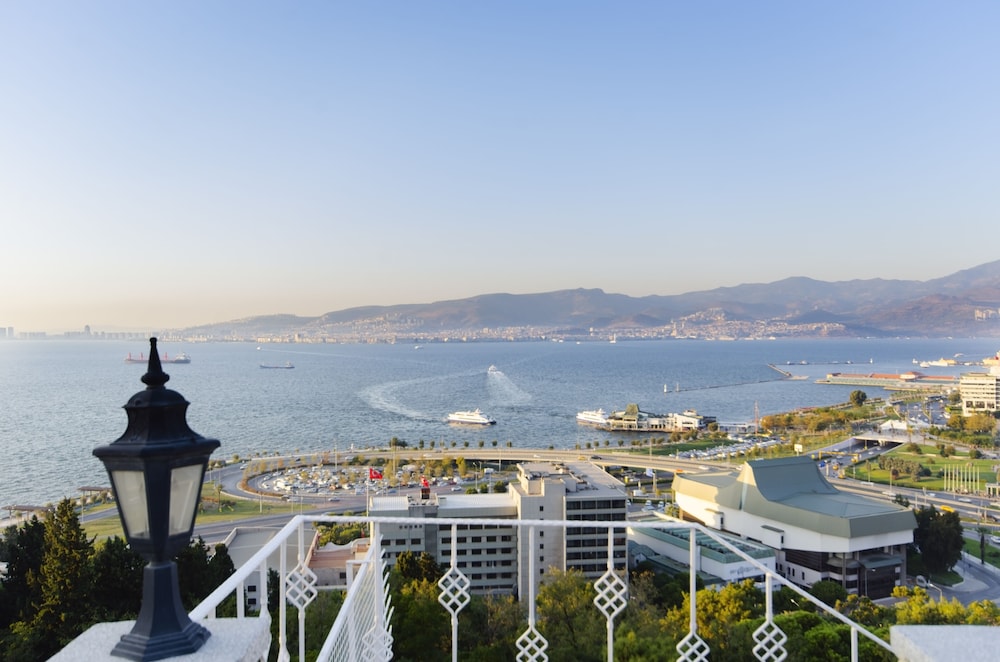 Buyuk Konak Izmir — 4-Star Luxury Hotel in Izmir, Turkey