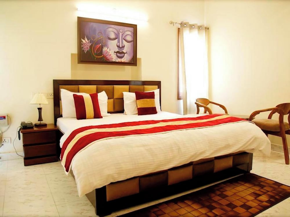 Maplewood Guest House Neeti Bagh New Delhiit is a Boutiqu Guest House Room 2 — 4-Star Luxury Hotel in New Delhi, India