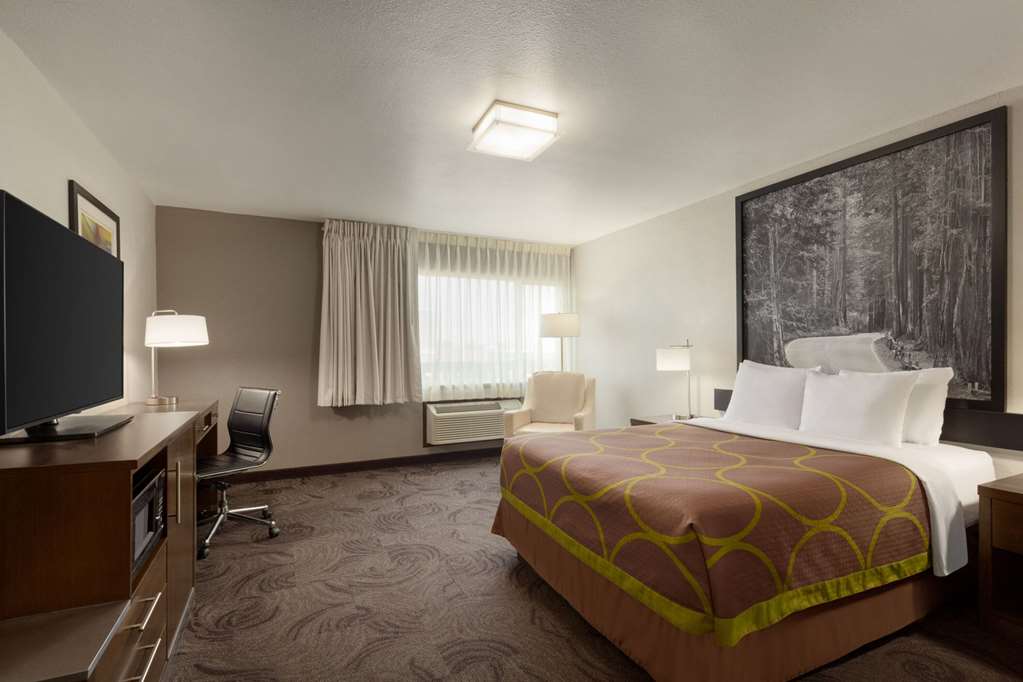 Super 8 by Wyndham Eureka - photo 16