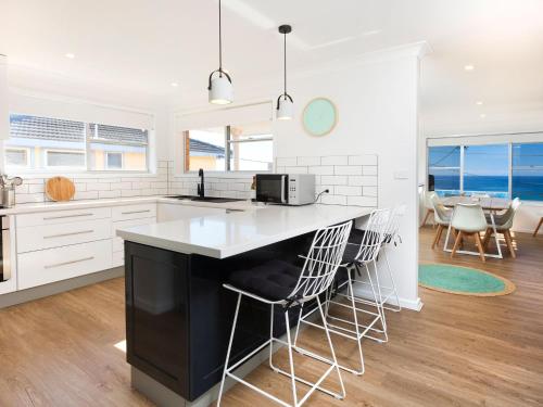 Aqua Palm with Sweeping One Mile Views — 4-Star Luxury Hotel in Forster, Australia