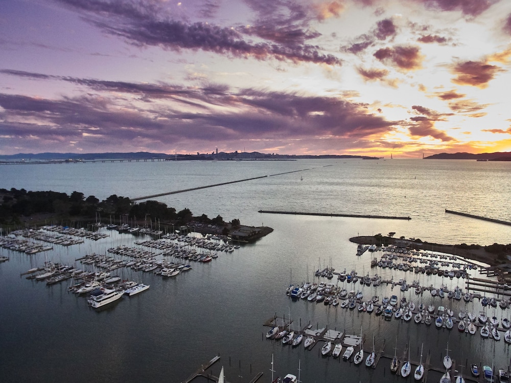 DoubleTree by Hilton Hotel Berkeley Marina - photo 100