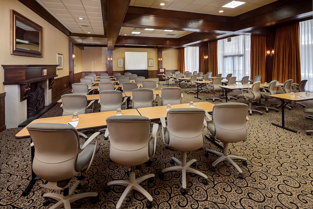 Historic Whispering Woods Hotel & Conference Center - photo 21