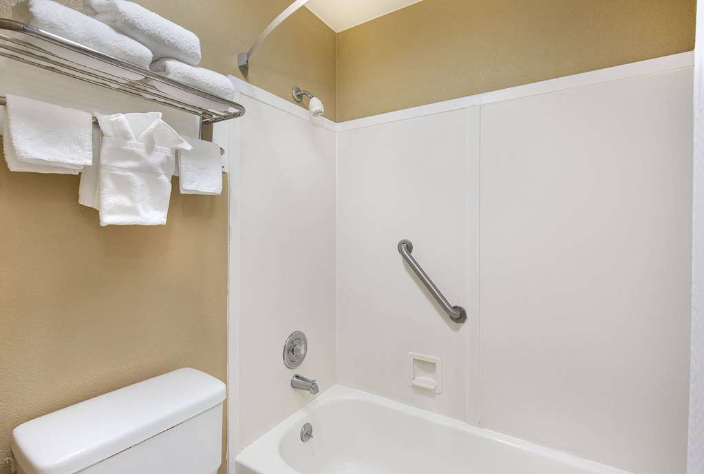 Super 8 by Wyndham Nashville West - photo 33