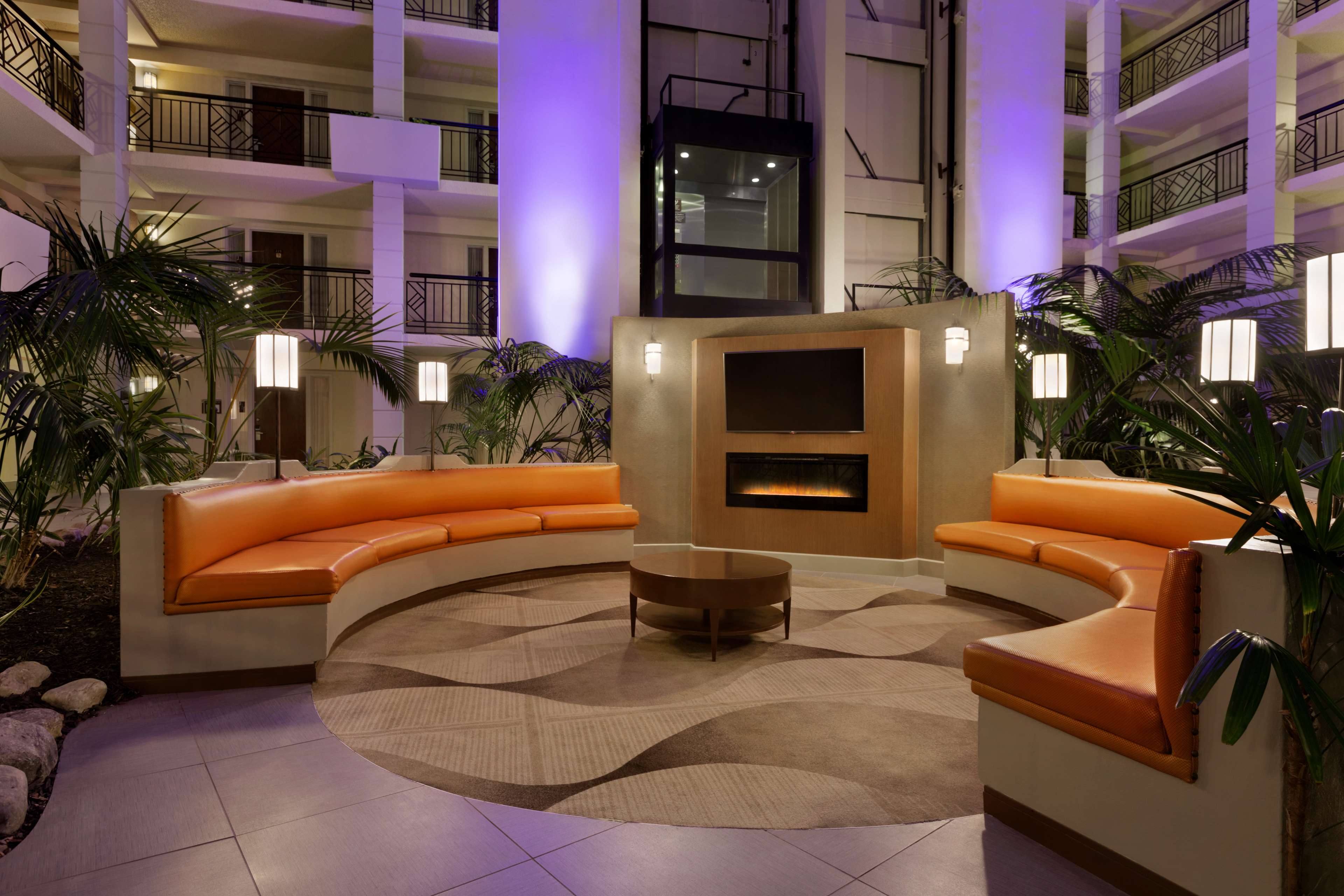 Embassy Suites by Hilton Piscataway Somerset - photo 4
