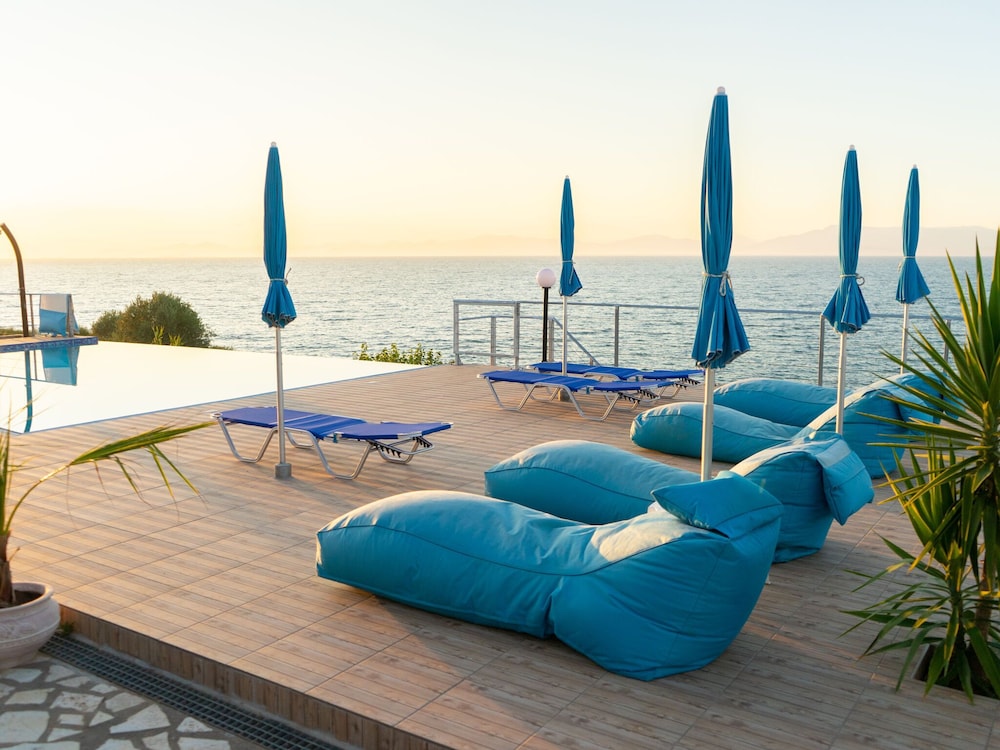 Iris Villas — 4-Star Luxury Hotel in Amfilochia, Greece