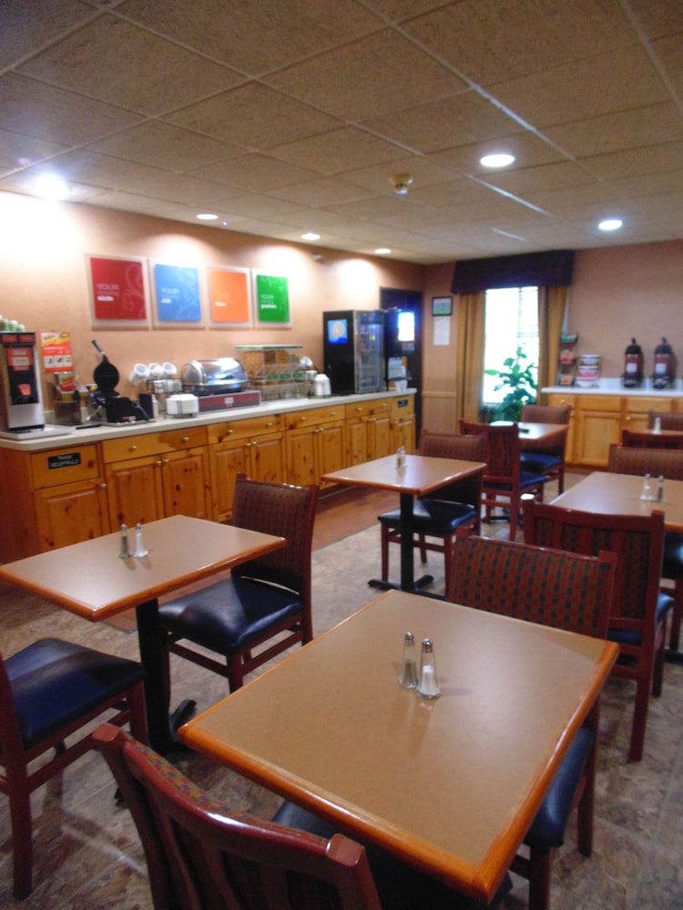 American Inn and Suites Houghton Lake - photo 27