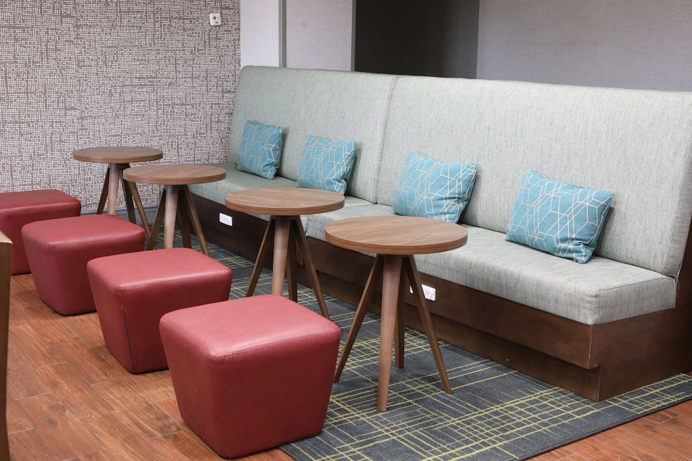 Hampton Inn Hutchinson - photo 5