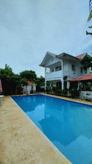 Panglao Budget Staycation & Guesthouse For Family Groups and Friends — 4-Star Luxury Hotel in Panglao, Philippines