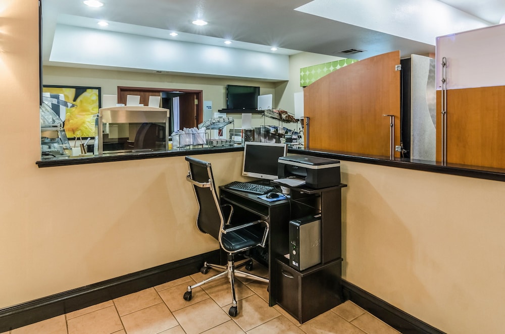 Holiday Inn Express & Suites Vinita by IHG - photo 26