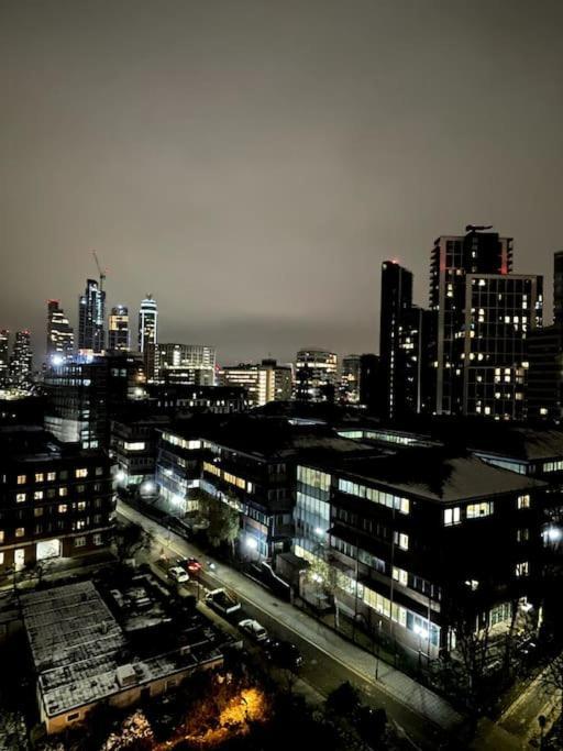 Self catering fully equipped apartment in Vauxhall — 4-Star Luxury Hotel in London, United Kingdom