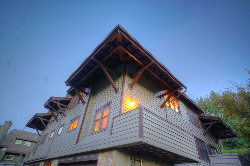 Abode at the Quakies in Bridgeport, United States