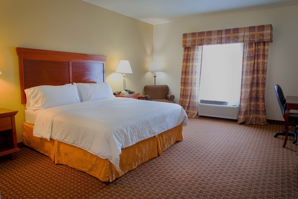 Holiday Inn Express & Suites Center by IHG - photo 24