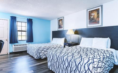 Sky Palace Inn & Suites Wellington - photo 4