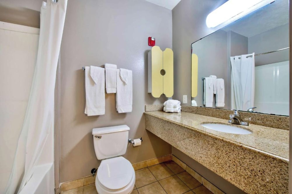 OYO Townhouse Beaumont Medical Center Area - photo 13