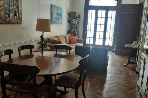 Comodo depto en Buenos Aires centro cerca de importantes avenidas centros gastronomicos y plaza Houssey — 4-Star Luxury Hotel in Buenos Aires, Argentina