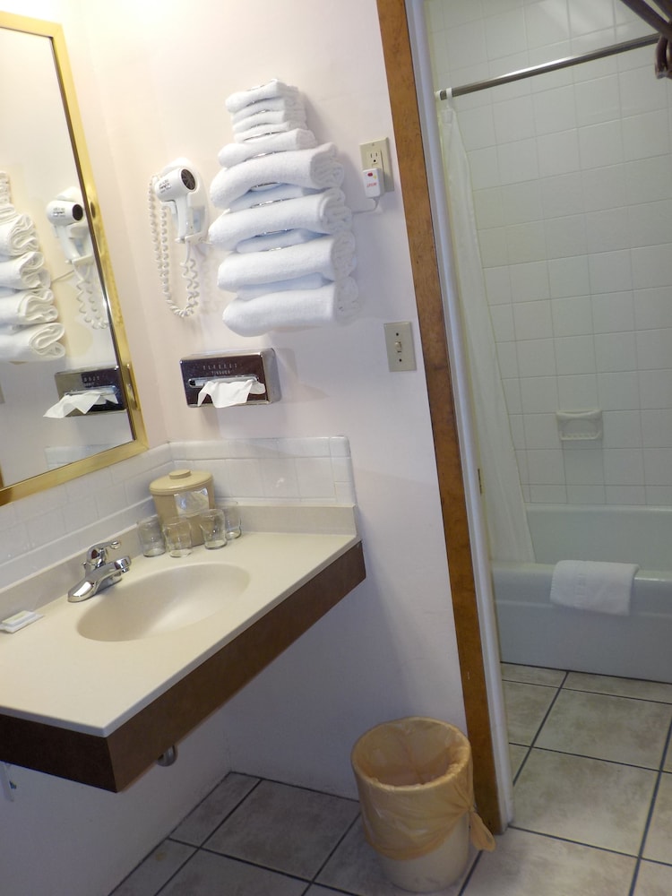 Indian Hills Inn & RV Park - photo 31