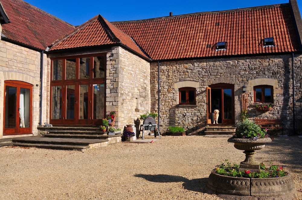 The Old Stables Bed & Breakfast — 4-Star Luxury Hotel in Shepton Mallet, United Kingdom