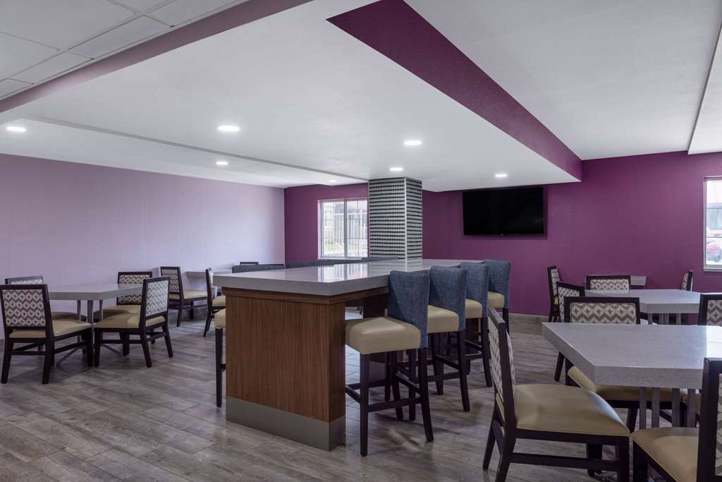 La Quinta Inn by Wyndham Kansas City Lenexa - photo 46