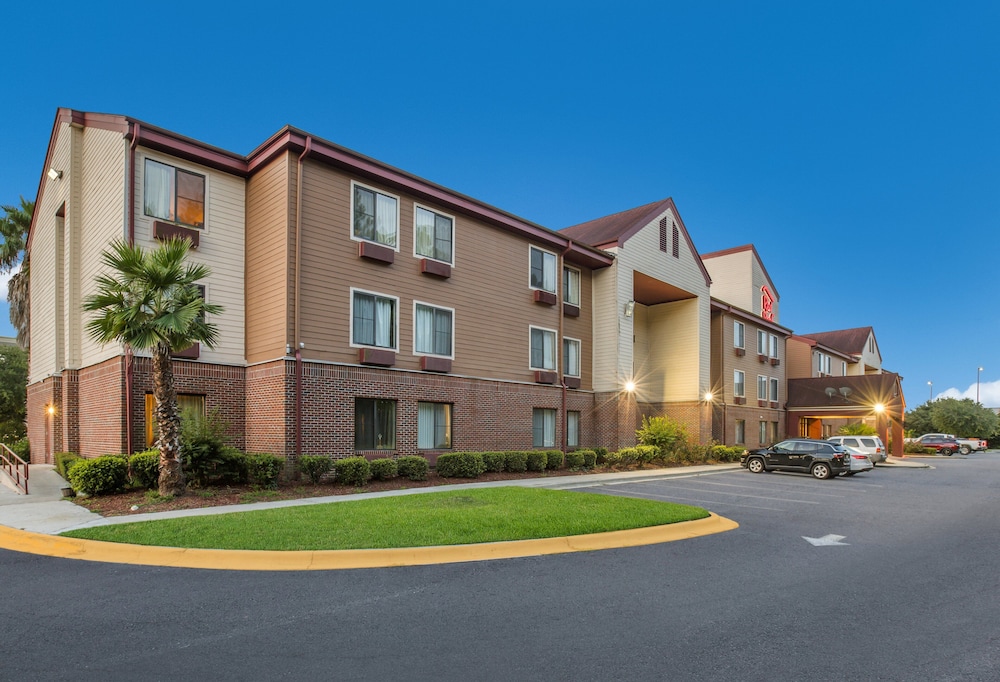 Red Roof Inn & Suites Savannah Airport - photo 38