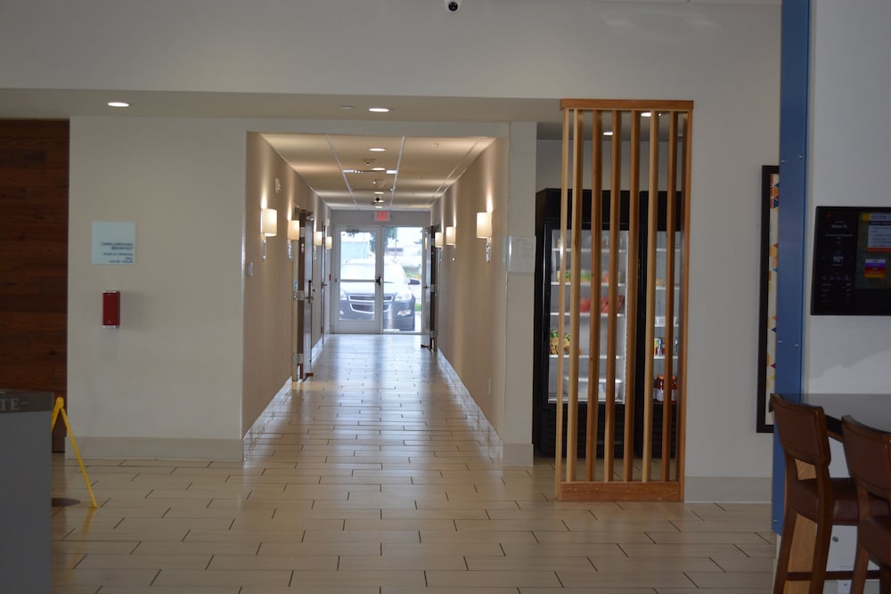 Holiday Inn Express & Suites Liberal by IHG - photo 23