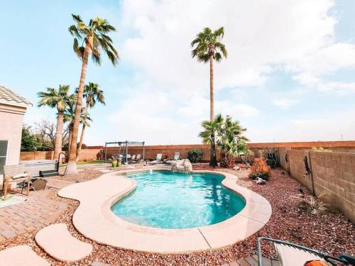 Luxury Pool Home Amazing Back Yard Oasis — 4-Star Luxury Hotel in Avondale, United States