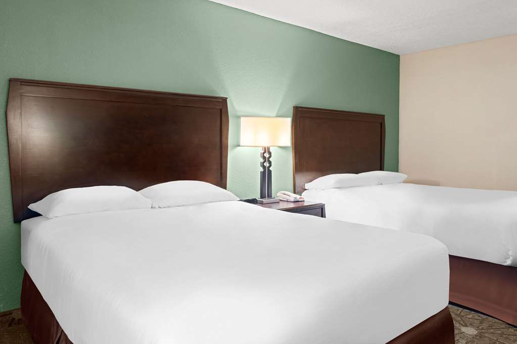 Travelodge By Wyndham Gaylord - photo 21