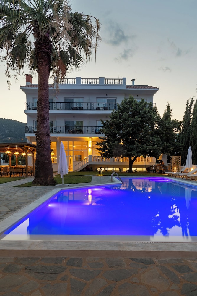 Blue Bay Hotel — hotel in Nea Iraklitsa