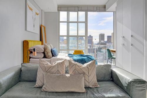 Emily Sunny 1 bed Apartment with stunning City & Ocean Views