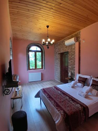 Château Fort de Manavi Boutique Hotel