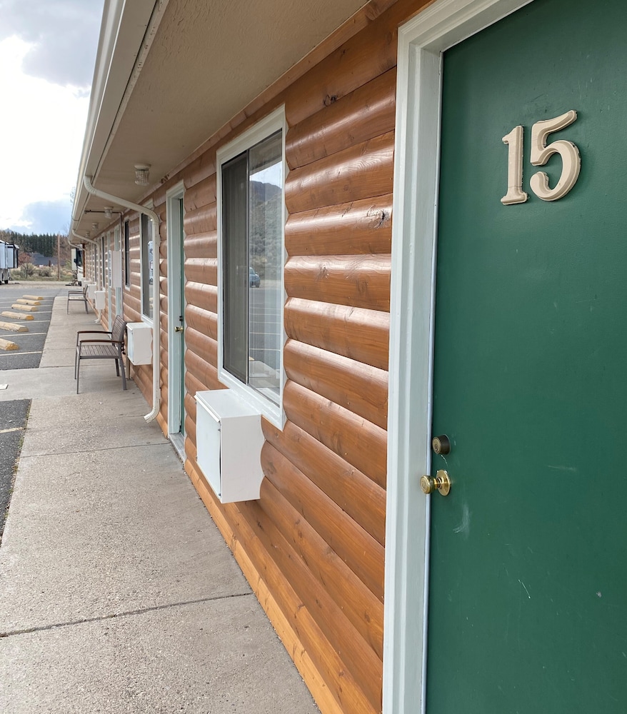 Green Creek Inn and RV Park - photo 12