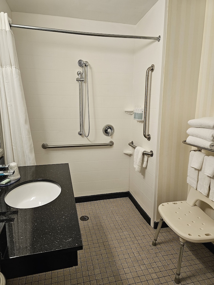 Fairfield by Marriott Inn & Suites Charleston Airport Convention Center - photo 32