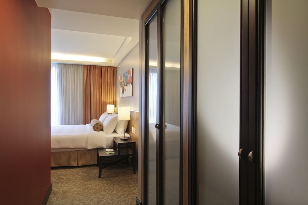 The Bellevue Manila — Manila — photo 4