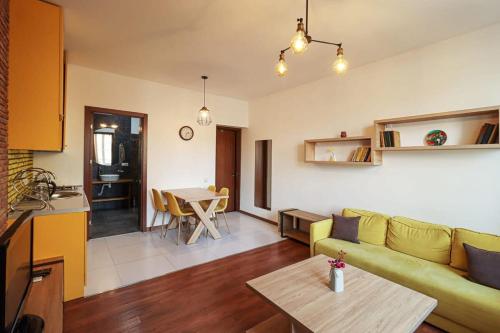 One bedroom Apartment near Fabrica