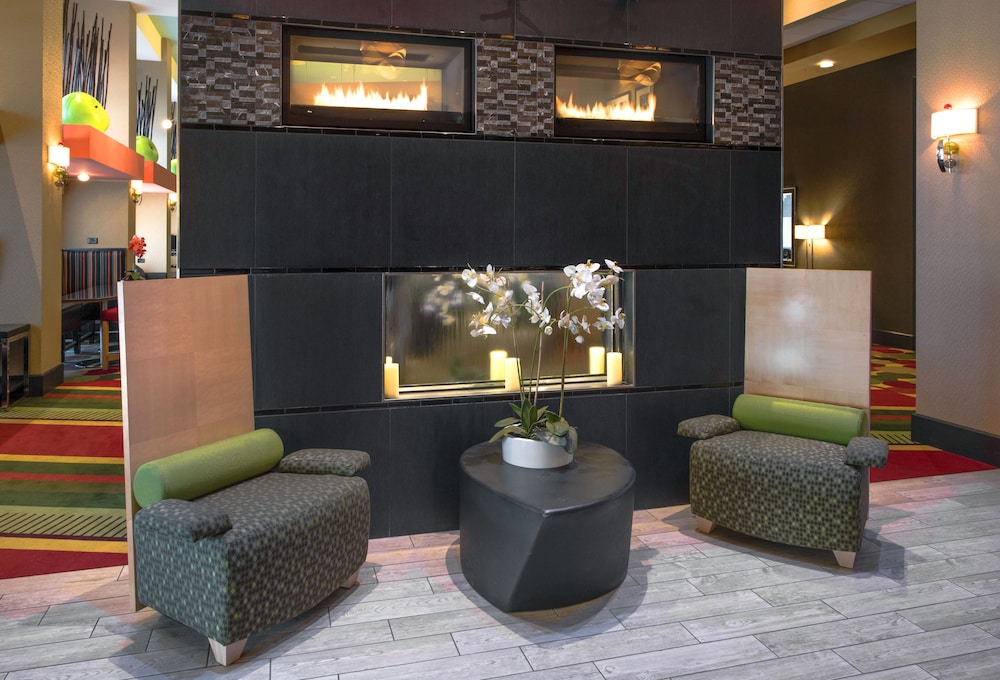 Hampton Inn & Suites Raleigh Crabtree Valley - photo 2