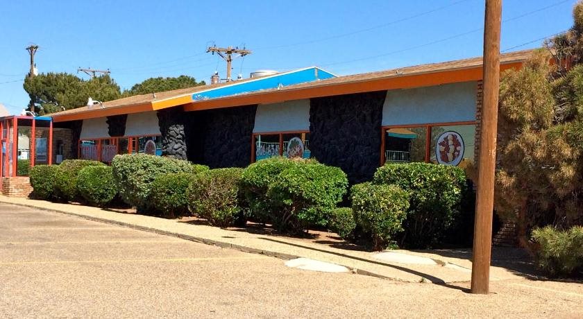 Crystal Palace Inn — hotel in Brownfield