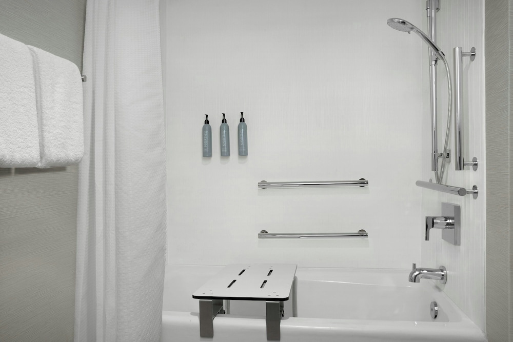 Courtyard by Marriott Bloomington - photo 27
