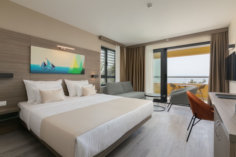 Hotel Antonio - carbon neutral hotel in Makarska