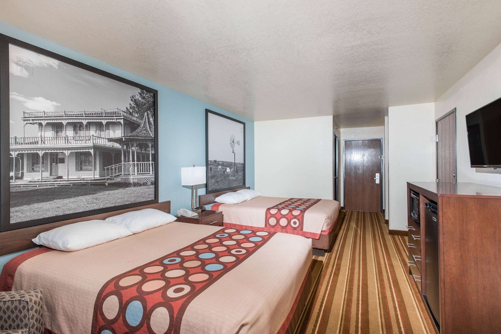 Super 8 by Wyndham Claremore OK - photo 7