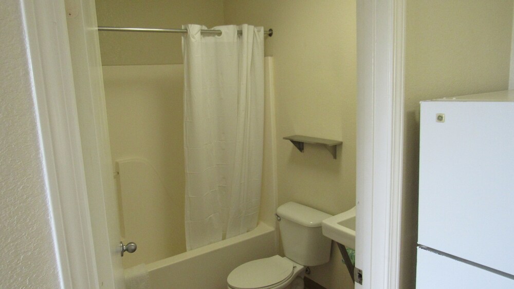 InTown Suites Extended Stay Nashville Bellevue - photo 21