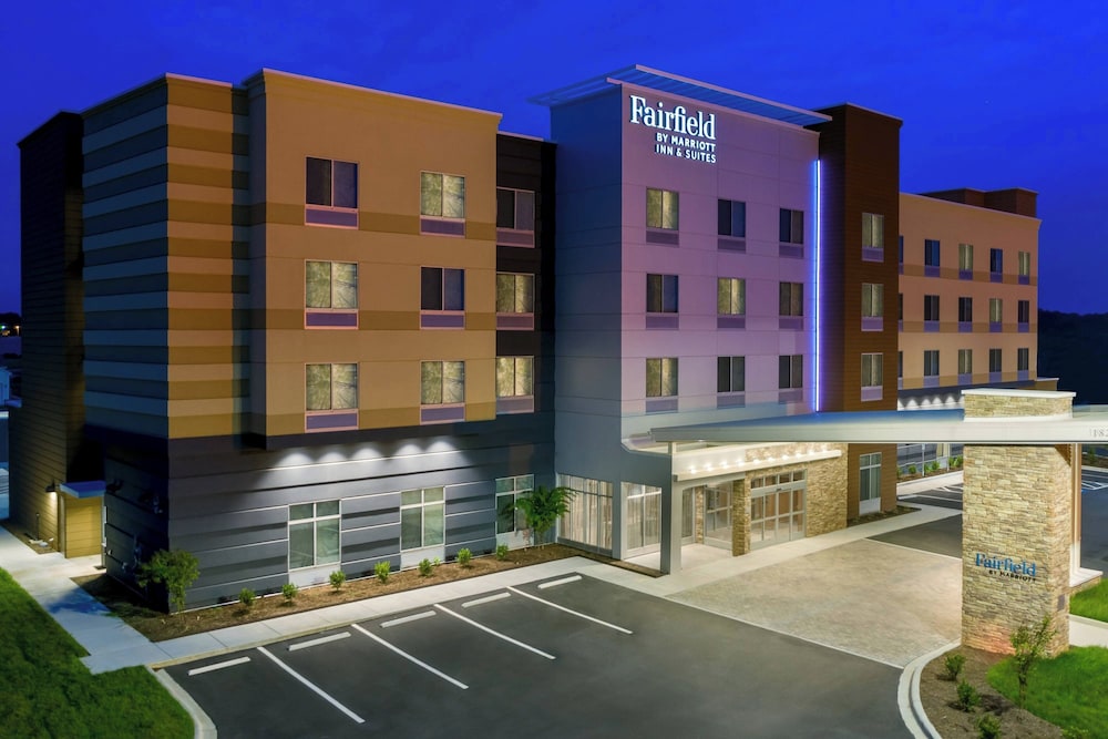Fairfield Inn & Suites by Marriott Charlotte Monroe - carbon neutral hotel in Monroe