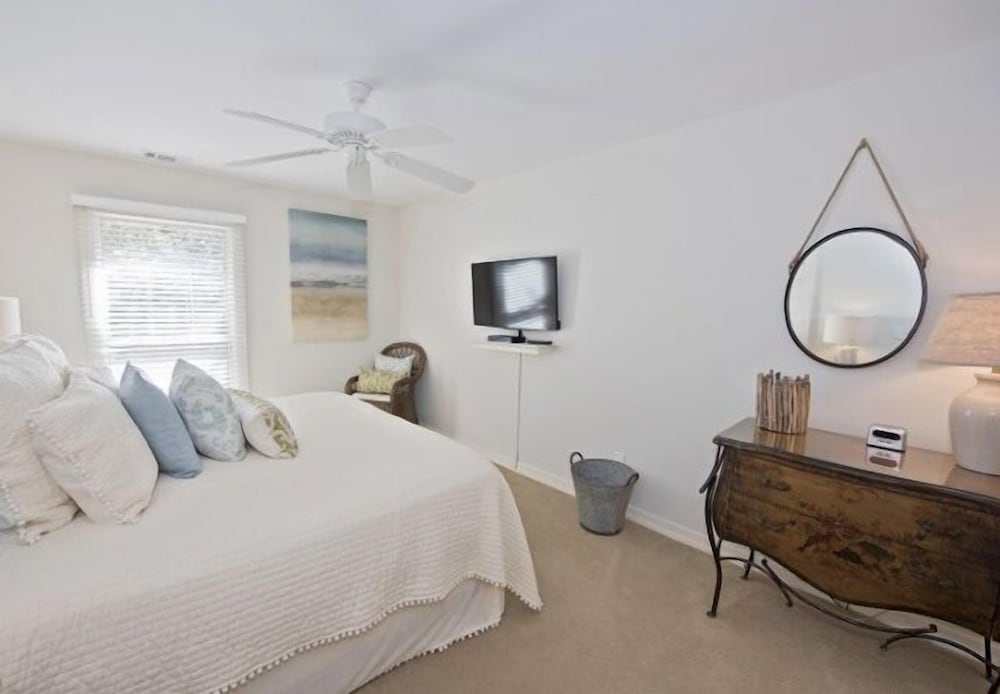 942 Cutter Court at The Sea Pines Resort - photo 4