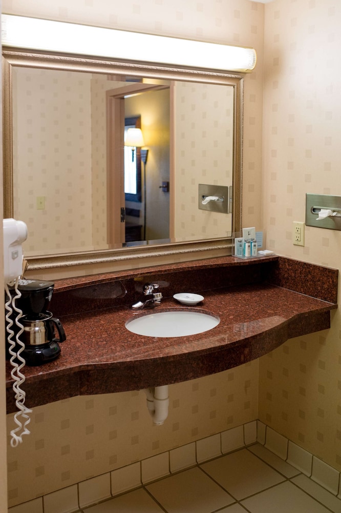 Hampton Inn Oxford West - photo 43