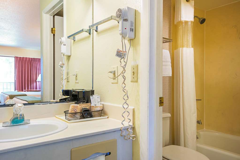 Americas Best Value Inn & Suites Melbourne - photo 18