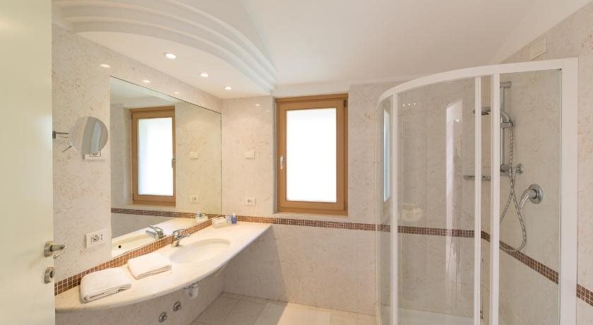 Hotel Maximilian — Malcesine — photo 5