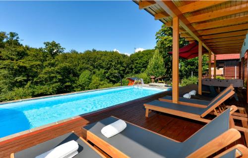 Crab's Creek Zagreb — 4-Star Luxury Hotel in Rakov Potok, Croatia