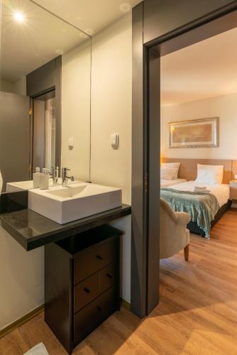 Calheta Tangerine House — 4-Star Luxury Hotel in Arco Da Calheta, Portugal