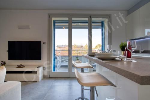 GuestHost La Perla Charming Apartment with Balcony — 4-Star Luxury Hotel in Cernusco Sul Naviglio, Italy