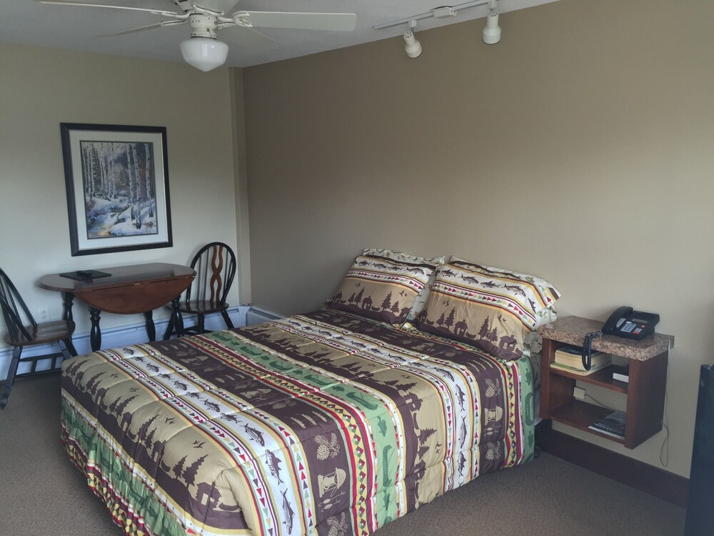 Evergreen Inn - photo 2