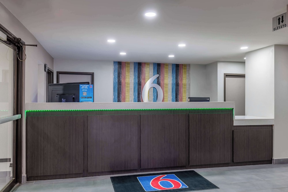 Studio 6 Suites Brenham TX — Brenham — photo 3