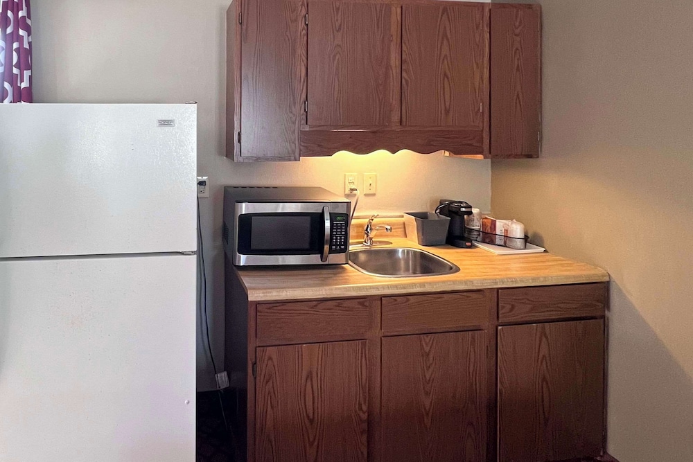 Rodeway Inn & Suites Hershey Chocolate Avenue - photo 29